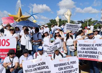 «Maestros en Quintana Roo marchan contra reforma del ISSSTE»