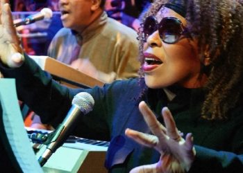 Muere Roberta Flack, intérprete del clásico “Killing Me Softly With His Song”