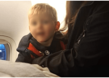 Niño ruso abandonado en Coahuila en 2024 regresa a casa