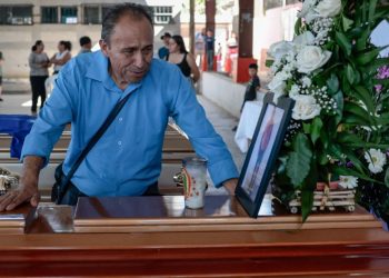 “No lo puedo aceptar”: tragedia cambia la vida de un pequeño pueblo en Guatemala