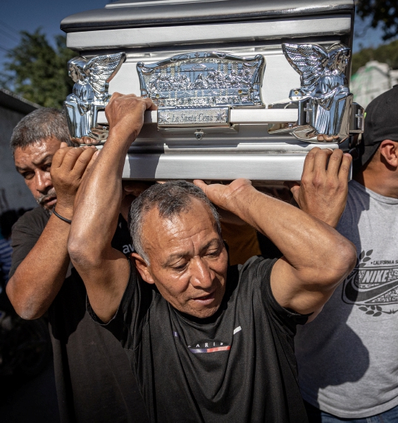 Cortejo fúnebre de un desafortunado ocupante del camión siniestrado