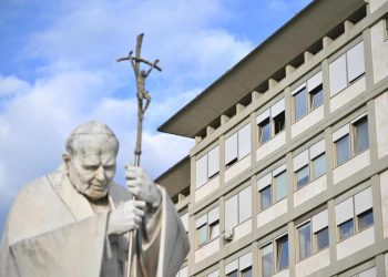 Papa Francisco mejora en su décimo cuarto día de hospitalización