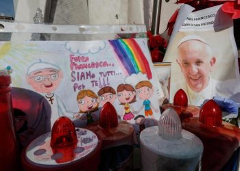 Papa Francisco sigue con su tratamiento, de buen humor; Vaticano organiza un rezo