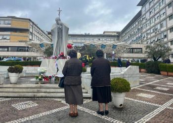 Papa Francisco sigue trabajando desde el hospital Gemelli