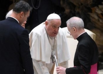 Papa Francisco sufre de bronquitis, pero seguirá su agenda de los próximos dos días en Casa Santa Marta