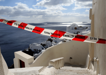 Peligrosa Isla “fantasma”: por qué la gente huye de Santorini