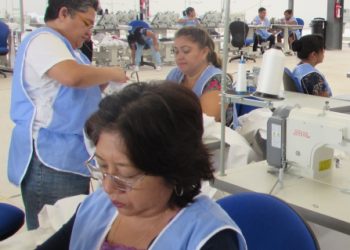Persiste la brecha laboral: mujeres tienen un salario 20% más bajo que los hombres