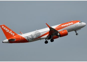 Piloto colapsa en pleno vuelo hacia Egipto