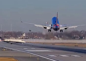 Piloto realiza maniobra de emergencia y evita chocar contra jet (VÍDEO)
