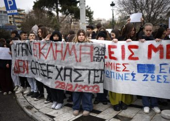 Protestas en Atenas por demora en la investigación del fatal accidente ferroviario de 2023