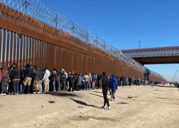 Publican contrato millonario para alimentación de migrantes; INM destina 179 millones