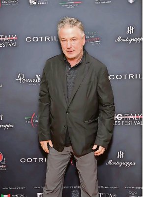 El actor Alec Baldwin también estaba en la lista de contactos