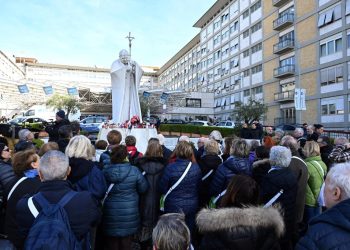 Reporte del estado de salud del papa Francisco: “crítico” pero “estable”