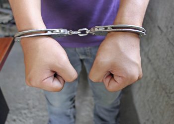 La #FGEQuintanaRoo informa la detención de dos personas adolescentes, relacionadas con los hechos registrados este día en la Zona Continental de Isla Mujeres, el cual dejó un saldo de dos fallecidos y dos lesionados por impacto de arma de fuego.