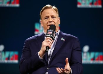 Roger Goodell tacha de “teoría ridícula” postura de que la NFL favorece a los Chiefs