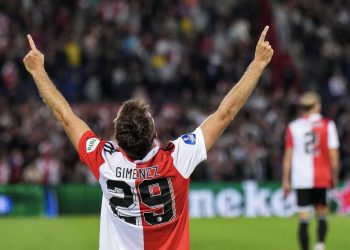 Santiago Giménez Se Enfrenta a Su Pasado en una Eliminatoria Clave de Champions