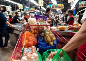 Sector minorista le ofrece empleos a los mexicanos repatriados