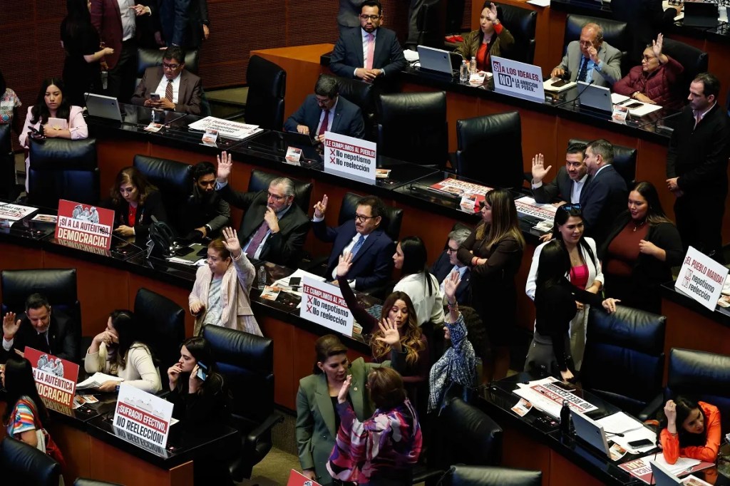 Aspecto de la sesión ordinaria en el Senado, donde se discutió la reforma contra la reelección consecutiva y el nepotismo (Foto de El Universal)