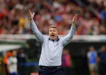 Suspenden a Óscar García, DT de Chivas, tres partidos