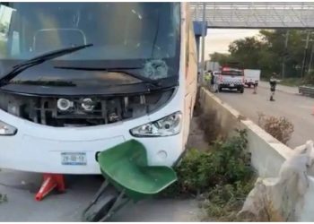 Trabajador municipal muere tras ser atropellado por un autobús, en Playa del Carmen