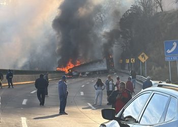 Tragedia en la carretera México-Puebla: explota pipa tras choque múltiple (VÍDEOS)