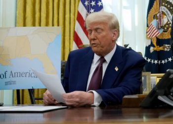 Trump anuncia nuevos aranceles a autos y pone fecha