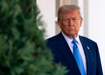 Trump busca un acuerdo para acabar la guerra en Ucrania, pero no descarta un alto el fuego