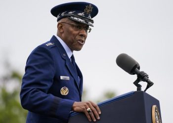 Trump despide al jefe del Estado Mayor conjunto de EE.UU. entre cambios en el Pentágono