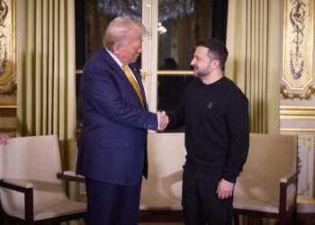 Trump llama “dictador” a Zelenski y le avisa que si no actúa “rápido” su país desaparecerá