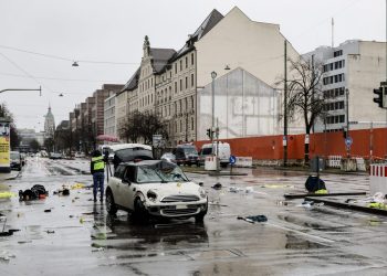 Un auto embiste a un grupo de personas en Múnich y deja al menos 28 heridos