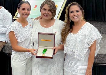 «Ana Paty Peralta Preside Entrega de la Medalla al Mérito ‘Distinguida Quintanarroense'»