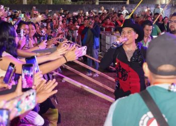 🎶 Edwin Luna y La Trakalosa de Monterrey encendieron la fiesta en Leona Vicario 🎶