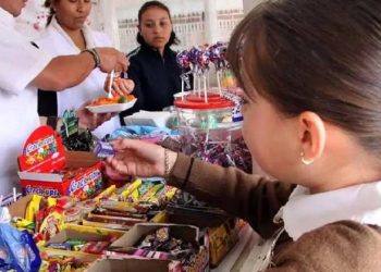 «México dice adiós a la ‘comida chatarra’ en escuelas: Nueva ley entra en vigor»