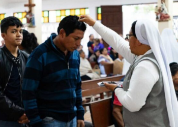 «Inicio de Cuaresma: Feligreses en José María Morelos Reciben la Ceniza en la Parroquia»
