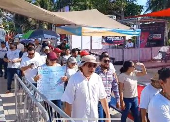 maestros en protesta de voleibol