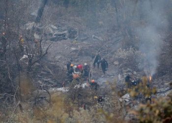 Vuelca camioneta Santiago Nuevo León