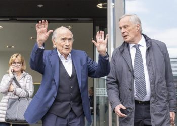 Absuelven a Blatter y Platini por fraude en el caso FIFAgate