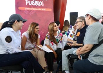 Acerca Mara Lezama el gobierno a los habitantes de Puerto Aventuras, a través de la audiencia “La Voz del Pueblo”