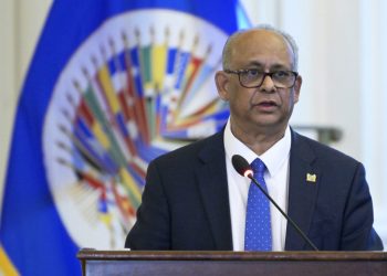 Albert Ramdin, de Surinam, es elegido nuevo líder de la OEA