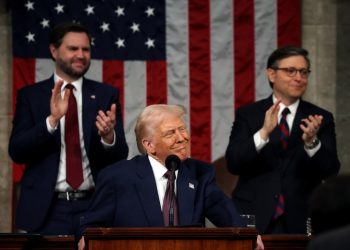 Atribuye Trump entrega de 29 reos de México a su política de aranceles