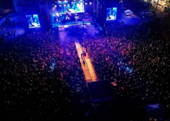 Bomba Estéreo pone a bailar a miles de personas en el “Carnaval del Pueblo” Playa del Carmen 2025