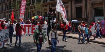 CNTE inicia plantón en el Zócalo; maestros exigen abrogación de la Ley del Issste