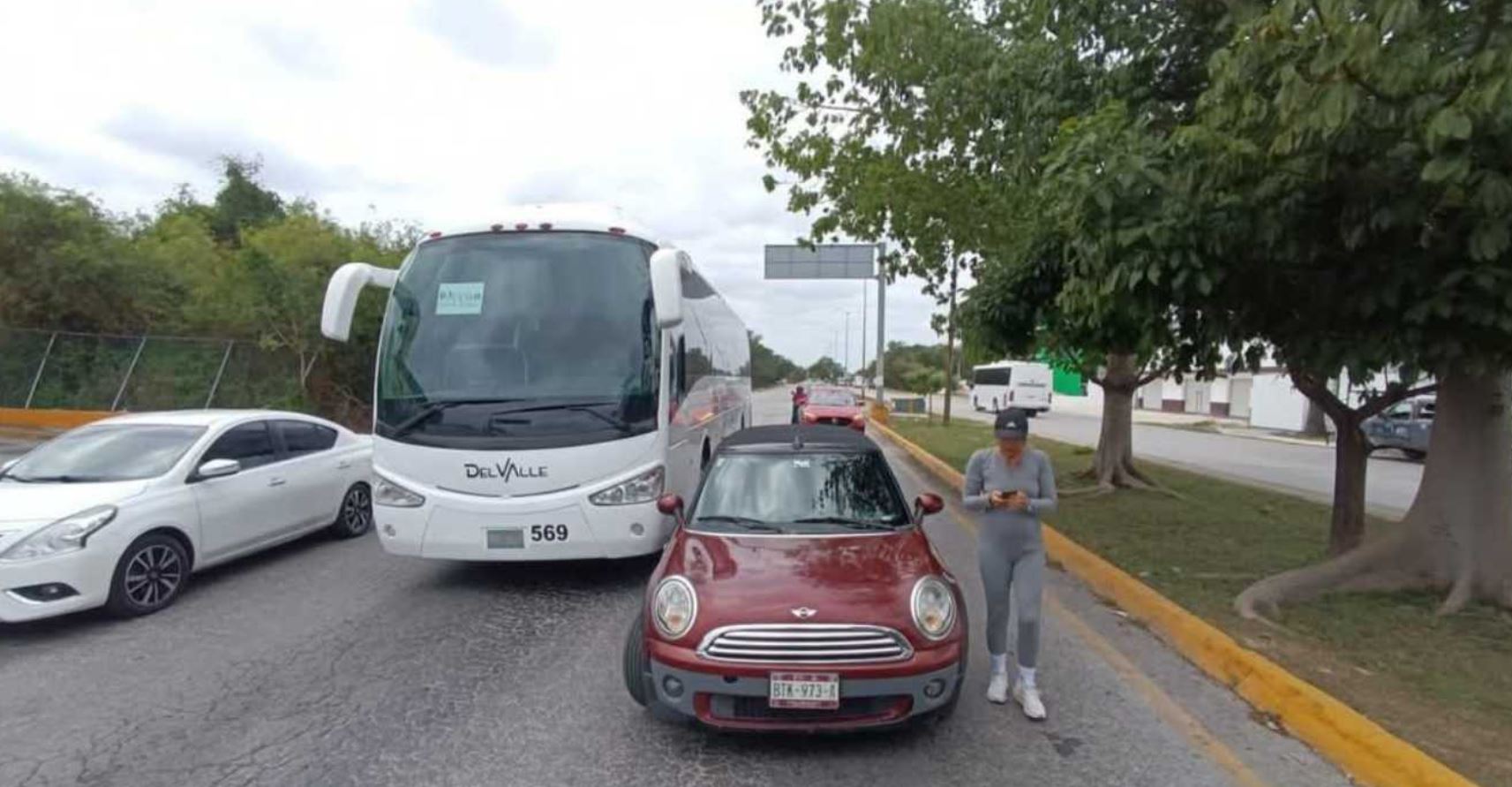 conductora discute chofer autobús