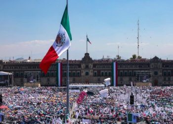 “Demostramos que el pueblo de México es mucha pieza”. Ante más de 350 mil personas, Claudia Sheinbaum celebra histórica Asamblea Informativa