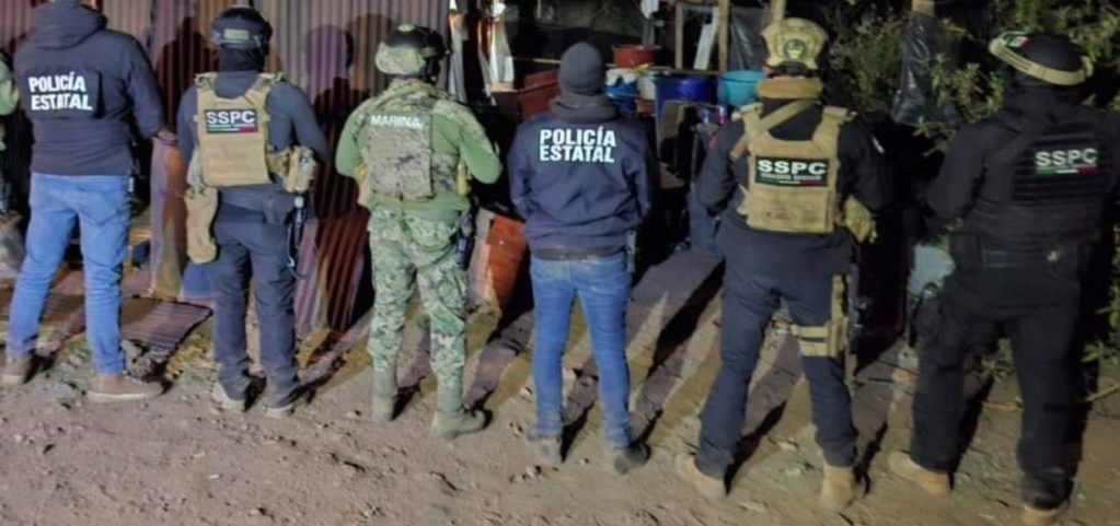 Autoridades federales aseguraron un laboratorio clandestino en Santa Ana Ixtlahuaca, Estado de México.