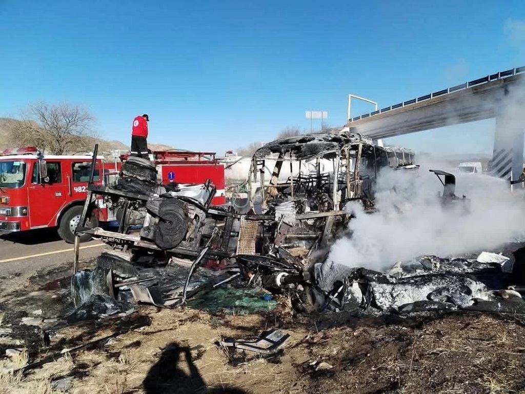 Imagen difundida en redes sociales del trágico accidente carretero en Durango