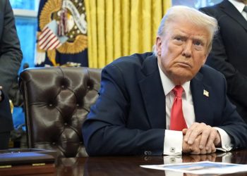 Donald Trump firma una orden ejecutiva contra “derroche” en Educación