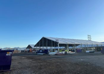 EE.UU. cierra 5 centros temporales para procesar migrantes en frontera con México