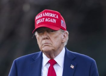 El 52% de los estadounidenses desaprueba la gestión de Trump, según encuesta de CNN