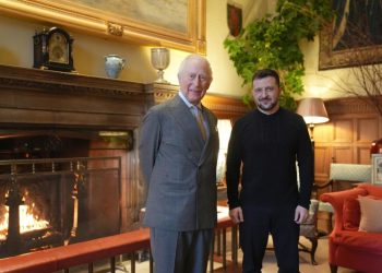 El rey Carlos III recibe a Zelenski en su residencia de Sandringham